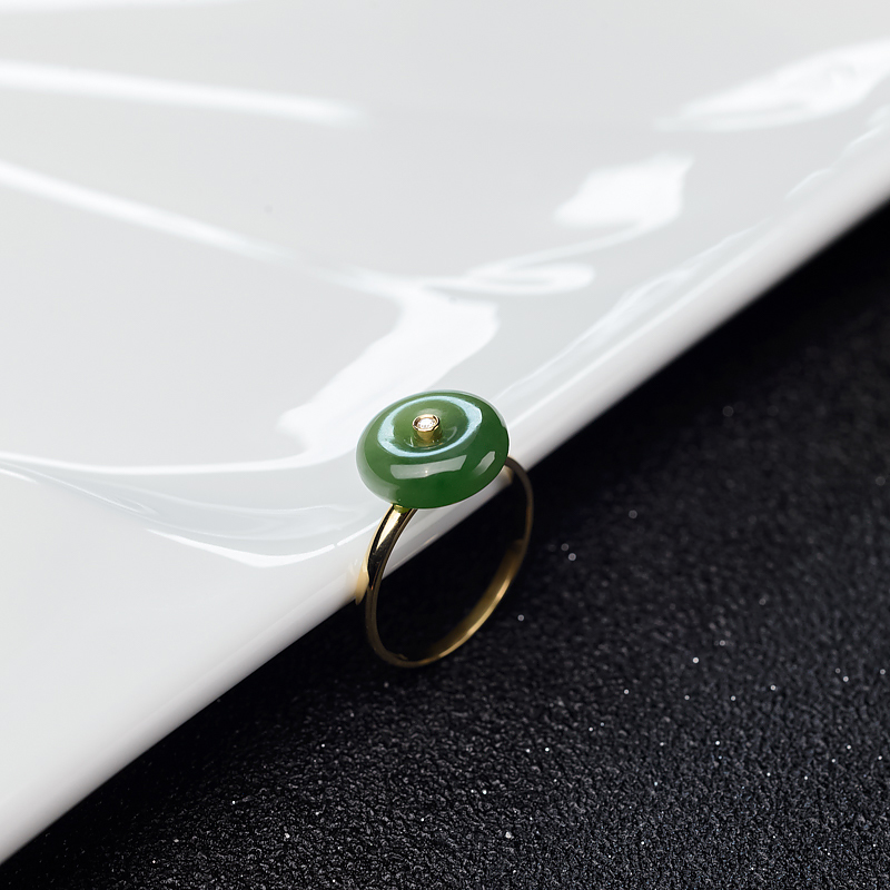 18K金镶钻天然山料和田碧玉戒指-红掌柜