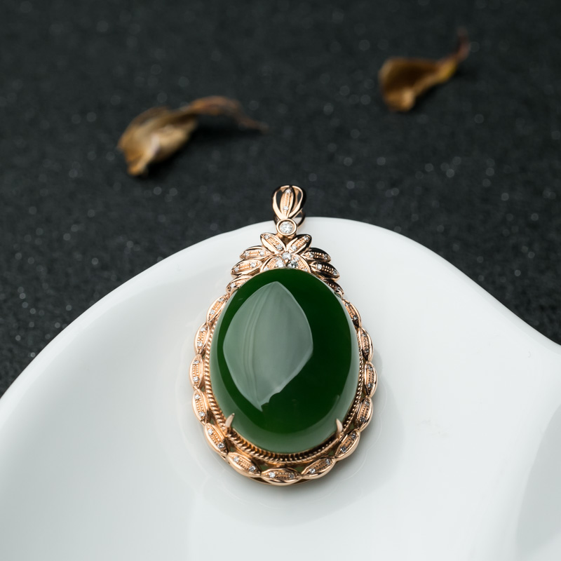 18K金镶钻山料和田碧蛋面形吊坠-红掌柜