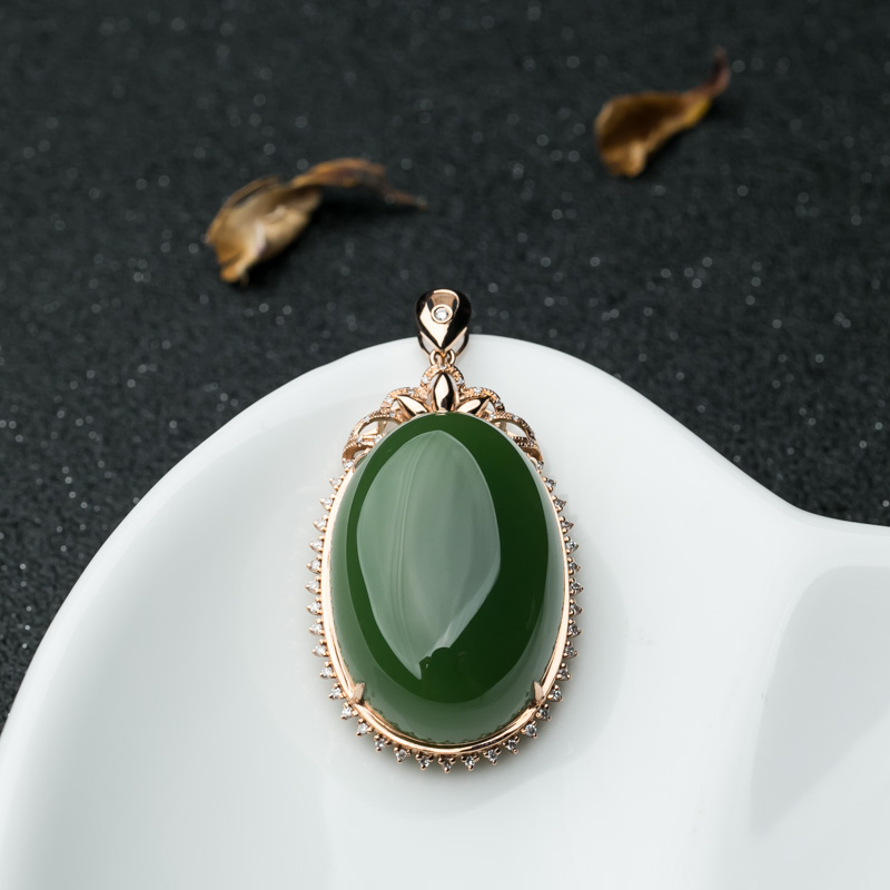 18K金镶钻山料和田碧蛋面形吊坠-红掌柜