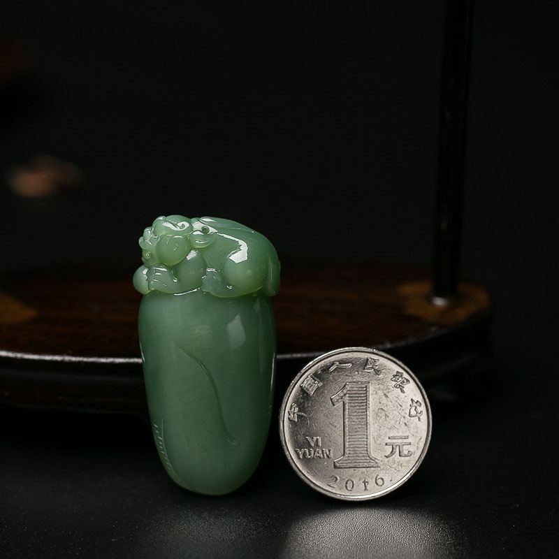 俄罗斯天然和田玉貔貅吊坠-红掌柜