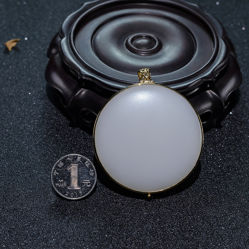 和田玉吊坠-红掌柜