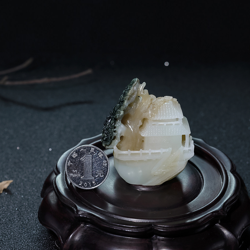 俏色和田玉摆件-红掌柜