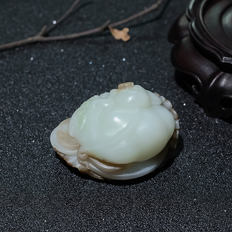 天然山料俏色和田玉摆件-红掌柜