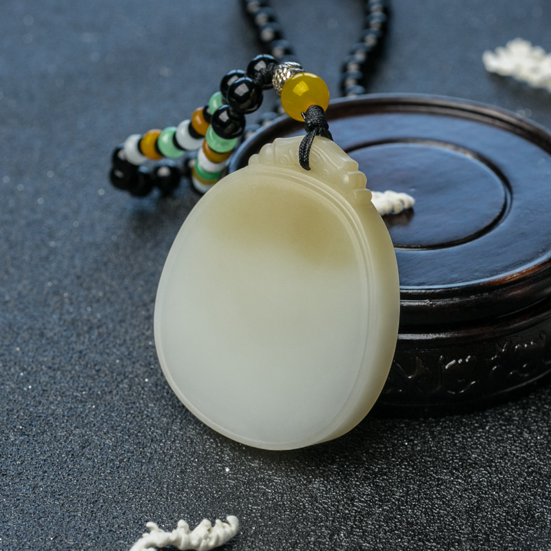 俏色和田玉平安无事牌吊坠-红掌柜