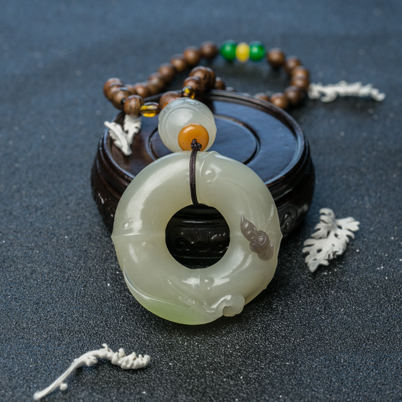 山料俏色和田玉祝福手把件-红掌柜