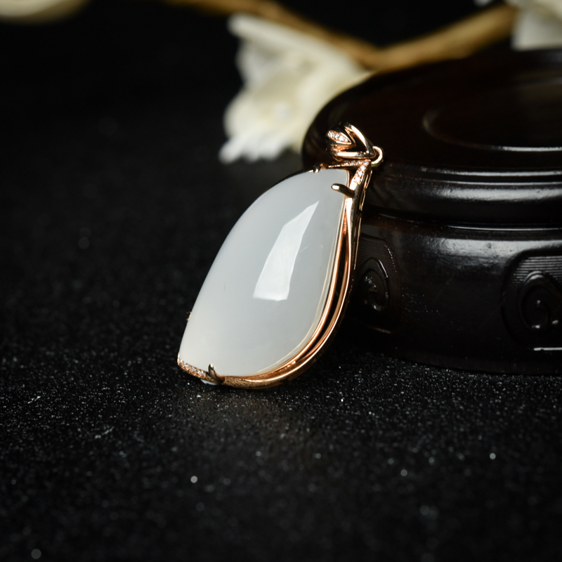 18K山料和田白玉随形吊坠-红掌柜