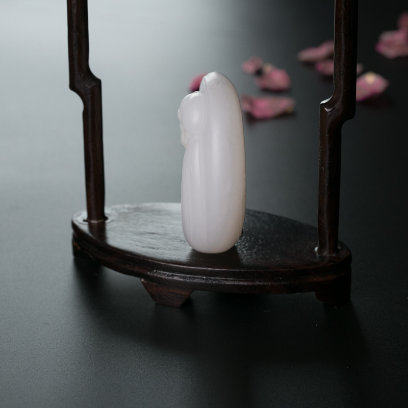 和田白玉达摩手把件-红掌柜