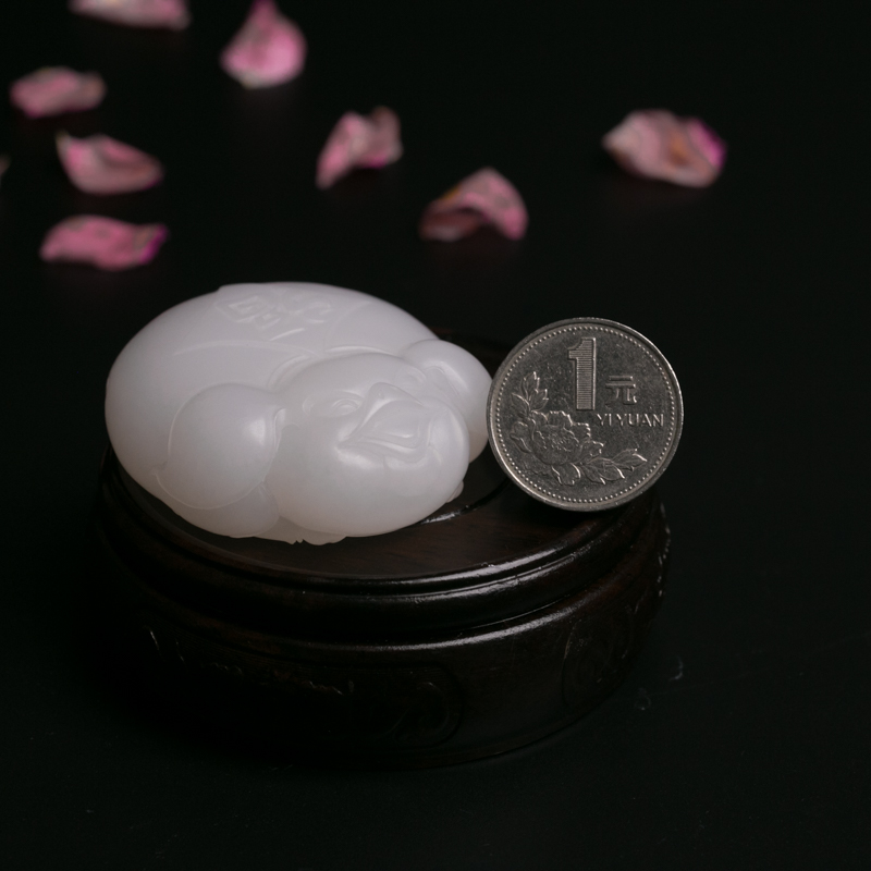 青海天然和田玉招财猪手把件-红掌柜