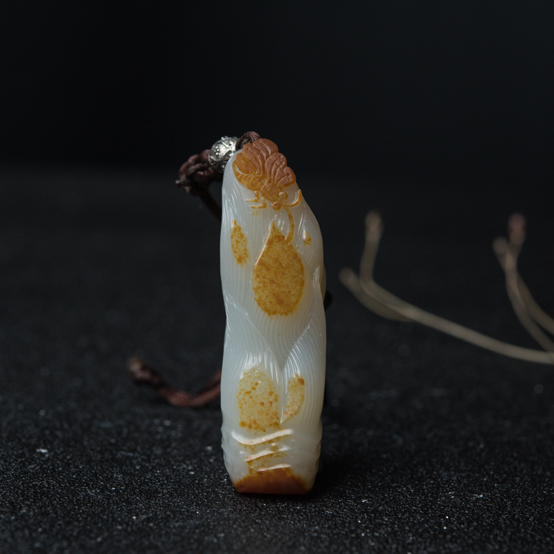 籽料俏色和田玉节节高升吊坠-红掌柜