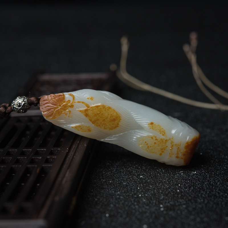 俏色和田玉节节高升吊坠-红掌柜