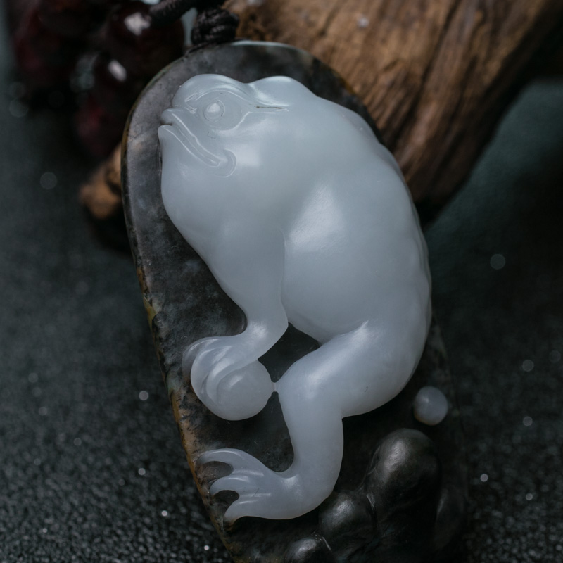 俄罗斯和田玉三脚金蟾吊坠-红掌柜