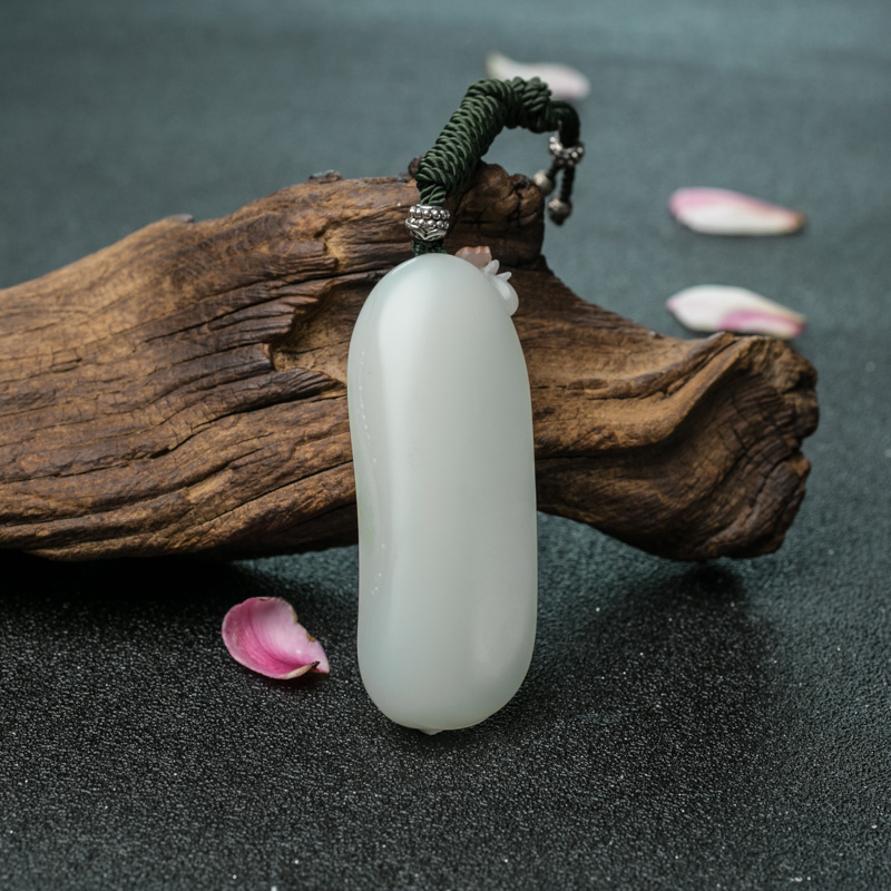 和田玉美女吊坠-红掌柜