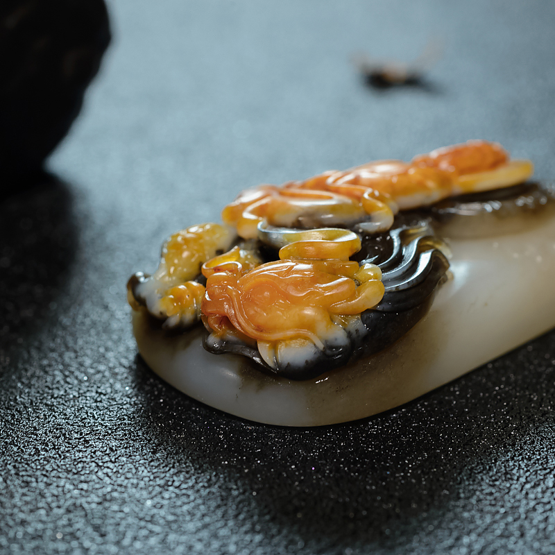 山料俏色和田玉观音-红掌柜