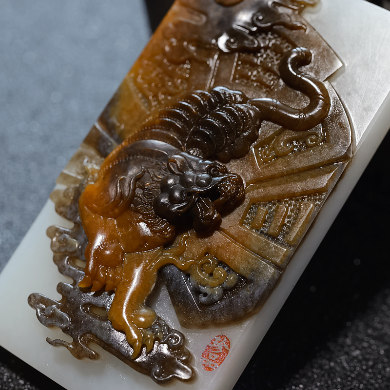 和田玉虎虎生威吊坠-红掌柜