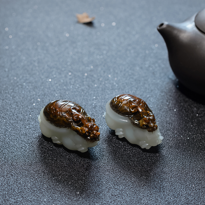 山料俏色和田玉龙龟吊坠（两件）-红掌柜
