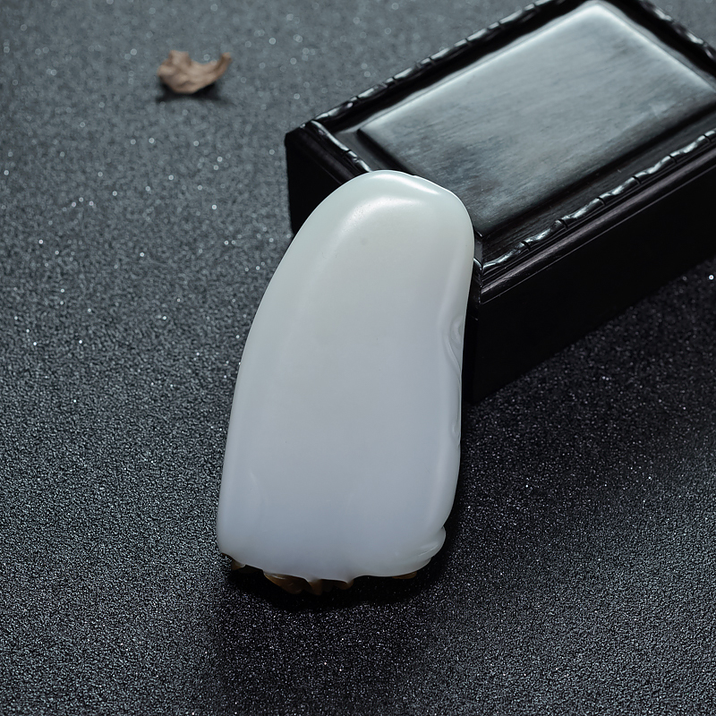 山料俏色和田玉手把件-红掌柜