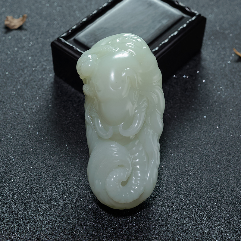 天然山料和田青白玉封侯拜相手把件-红掌柜