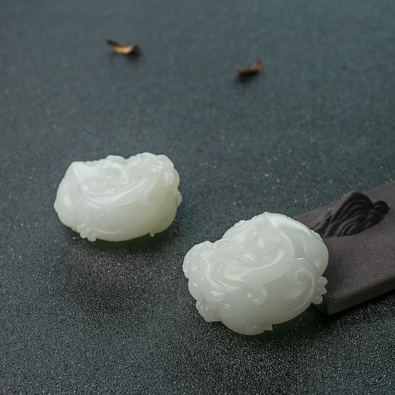 和田白玉貔貅吊坠-红掌柜