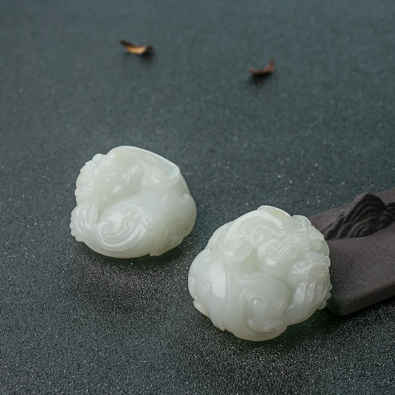 山料和田玉貔貅吊坠-红掌柜