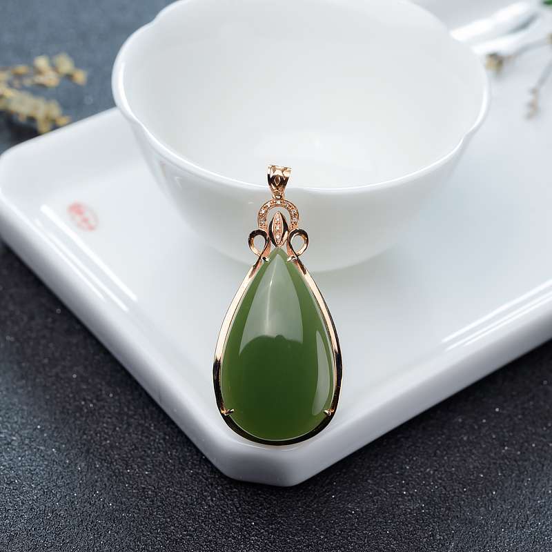 18K金镶钻天然山料和田碧玉水滴吊坠-红掌柜
