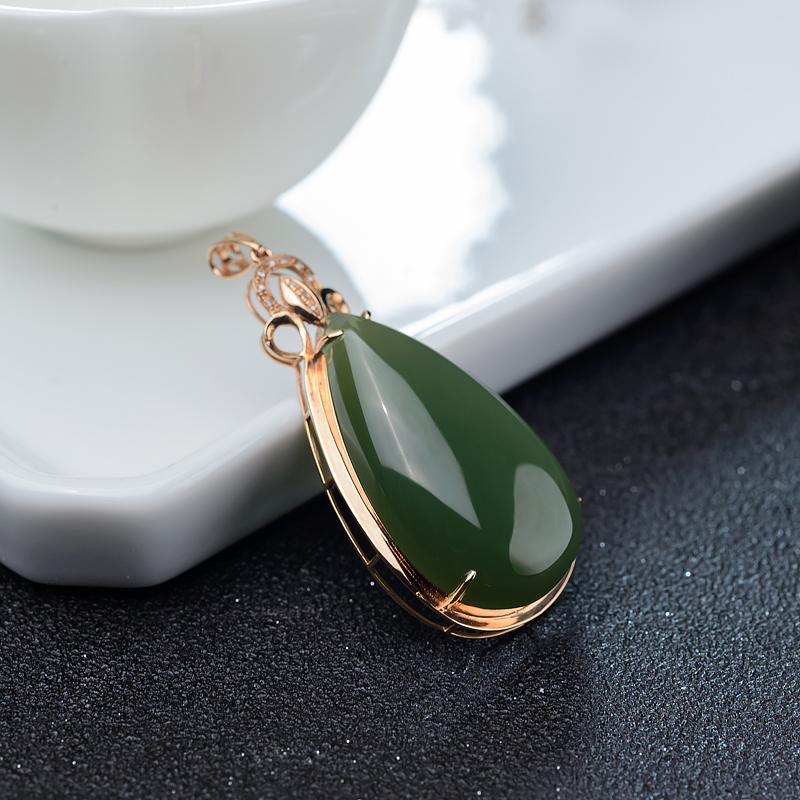 18K金镶钻山料和田碧玉水滴吊坠-红掌柜