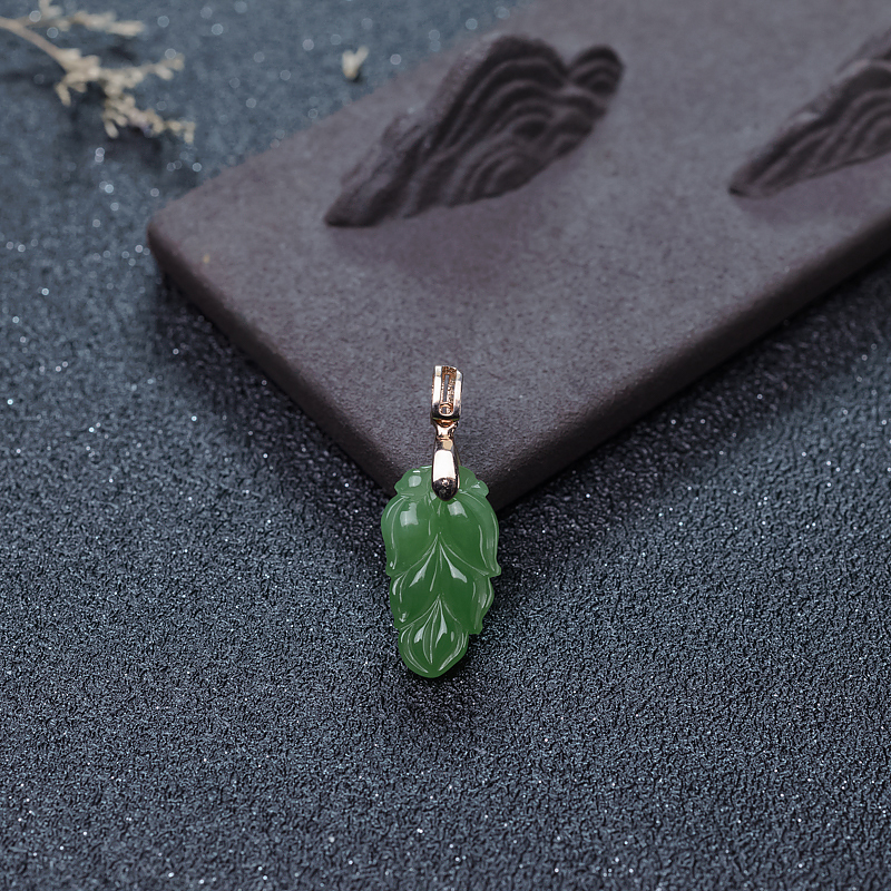 18K俄料山料和田碧玉叶子吊坠-红掌柜