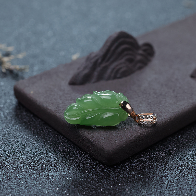 18K俄料天然山料和田碧玉吊坠-红掌柜