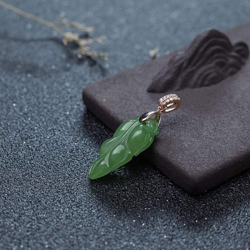 俄料天然山料和田碧玉叶子吊坠-红掌柜