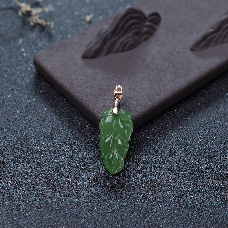 18K俄料山料和田碧玉叶子吊坠-红掌柜