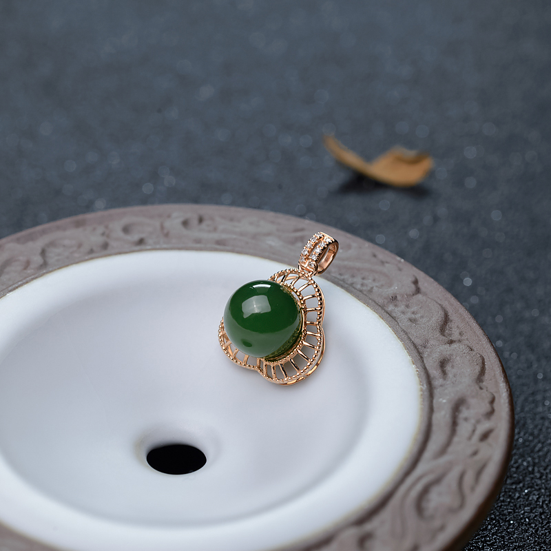 金镶钻山料和田碧玉吊坠-红掌柜
