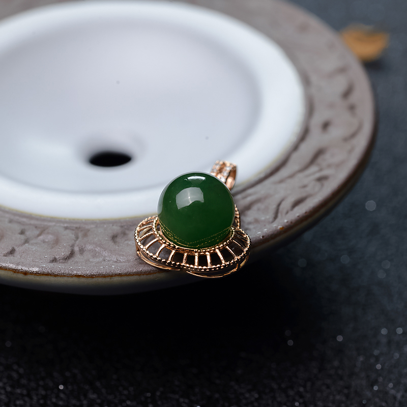 山料和田玉吊坠-红掌柜