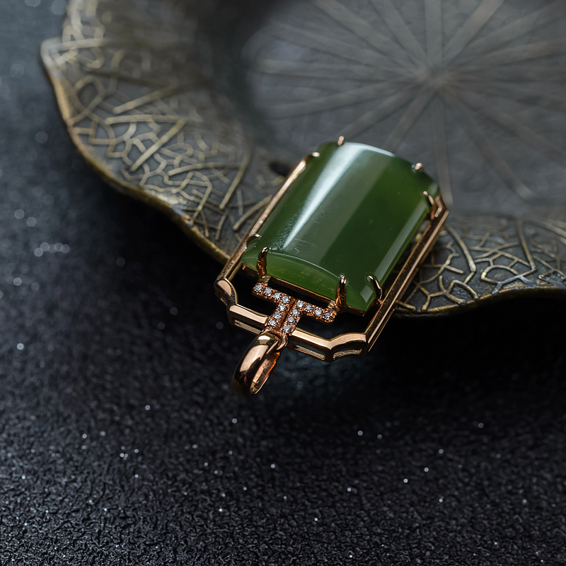 18K山料和田碧玉吊坠-红掌柜