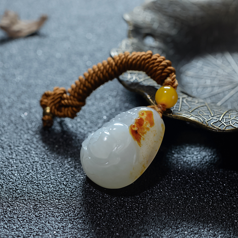 籽料俏色和田玉福在眼前吊坠-红掌柜