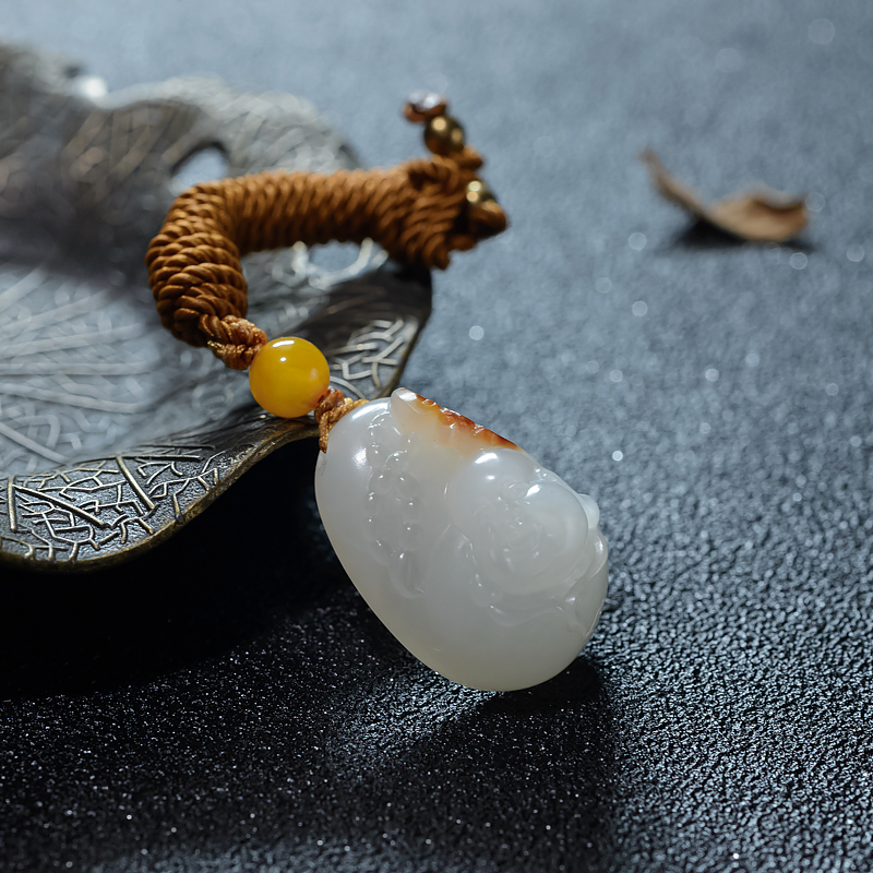 新疆俏色和田玉福在眼前吊坠-红掌柜