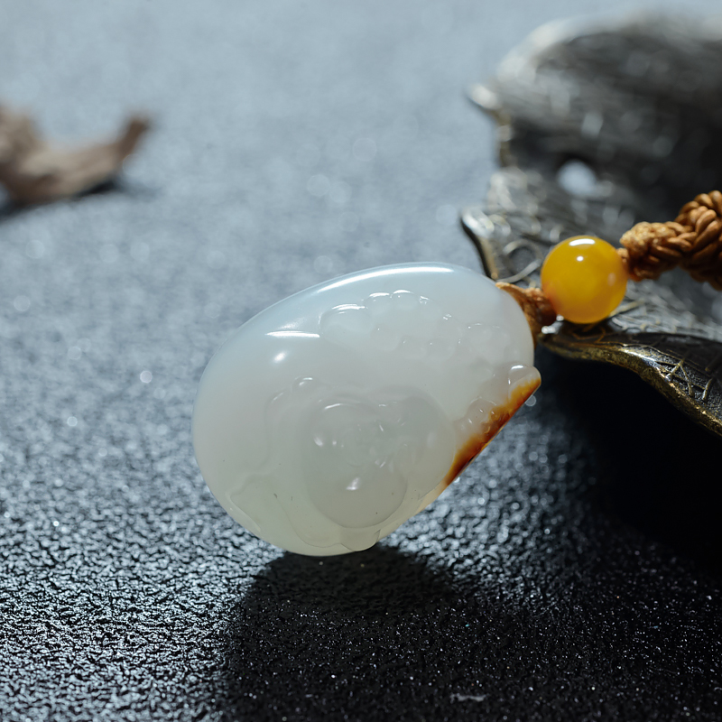 俏色和田玉福在眼前吊坠-红掌柜