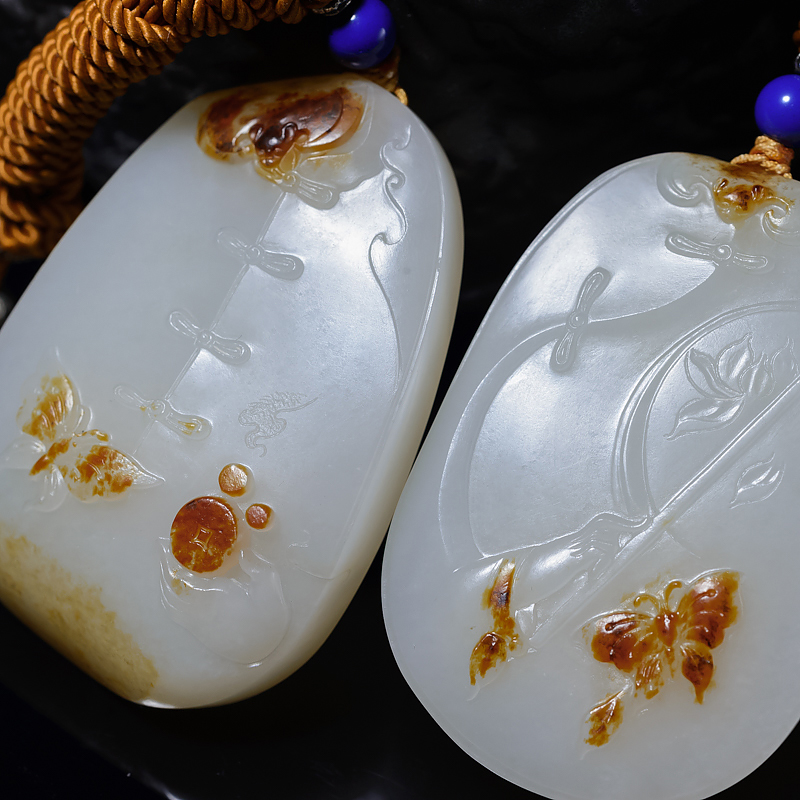 籽料俏色和田玉吊坠-红掌柜