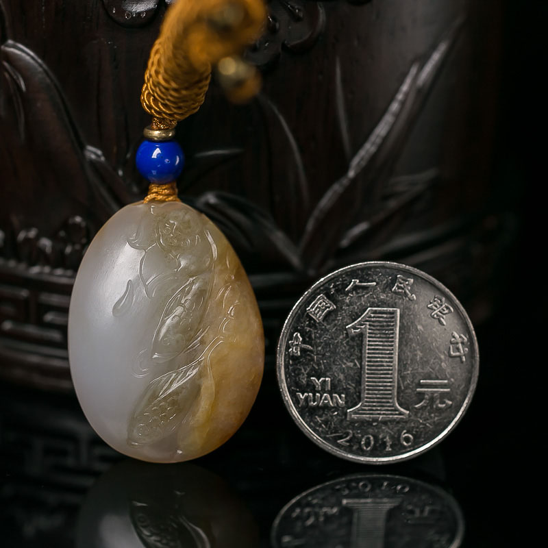 和田玉连年有余挂坠-红掌柜