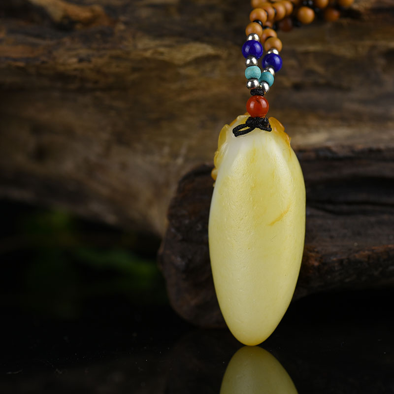 籽料俏色和田玉吊坠-红掌柜