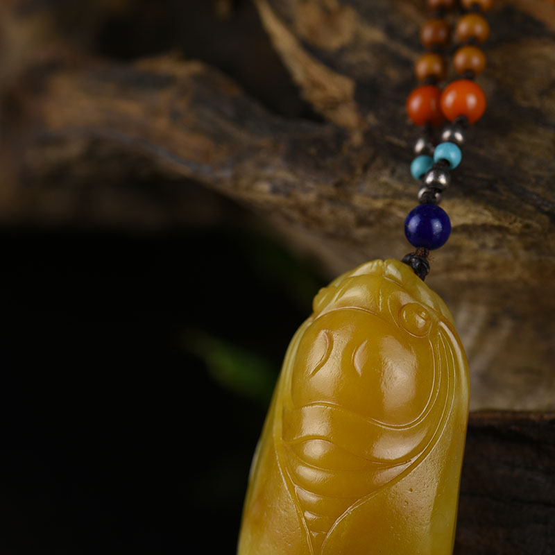 籽料俏色和田玉吊坠-红掌柜