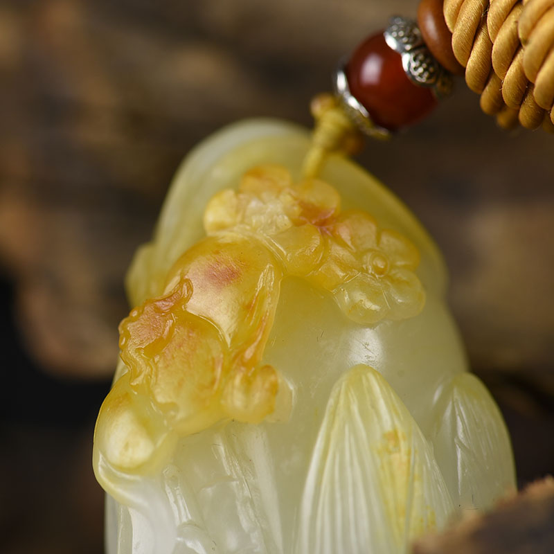 新疆天然籽料俏色和田玉吊坠-红掌柜
