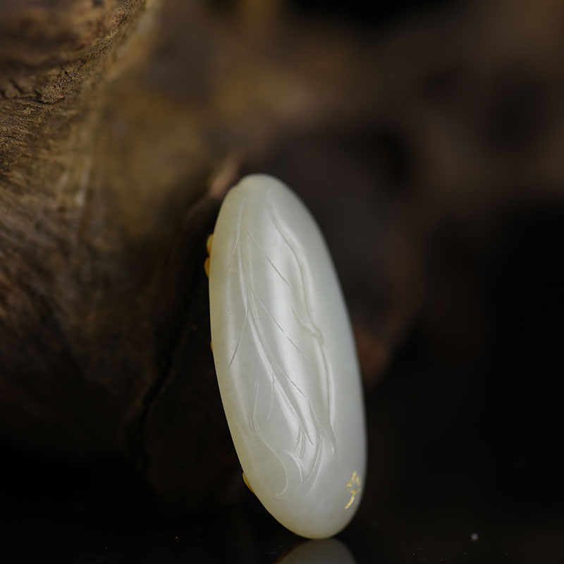 天然新疆籽料俏色和田蝶恋花吊坠-红掌柜