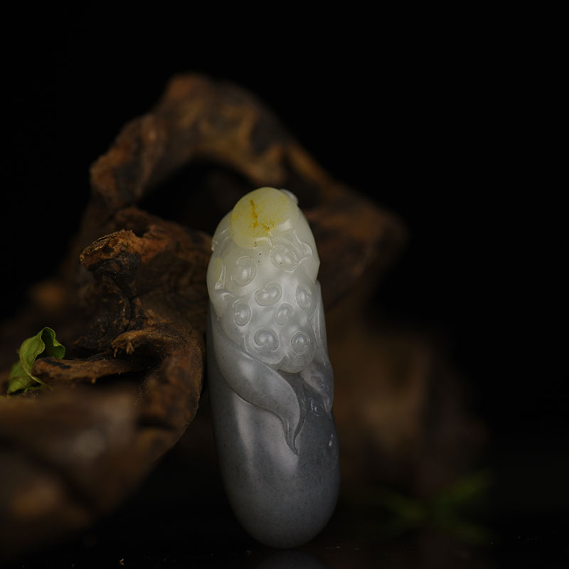 天然新疆籽料和田青花玉一品清廉吊坠-红掌柜