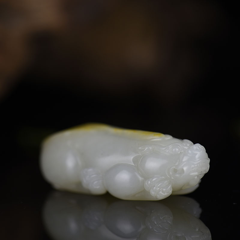 新疆籽料俏色和田玉貔貅吊坠-红掌柜