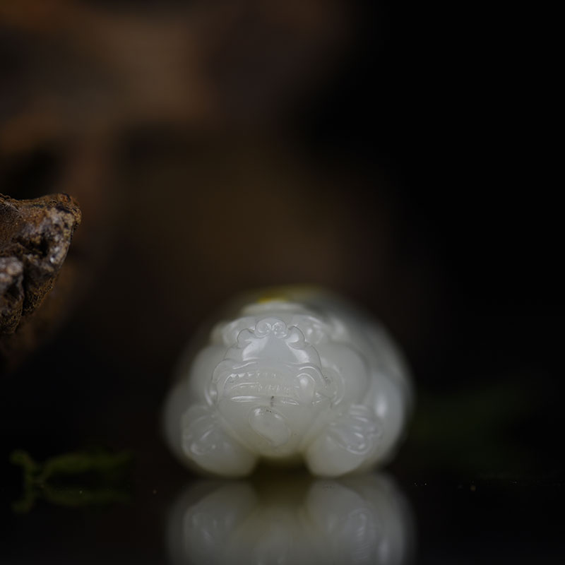 天然新疆籽料俏色和田玉貔貅吊坠-红掌柜