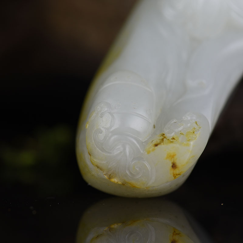 新疆天然籽料和田青花玉手把件-红掌柜