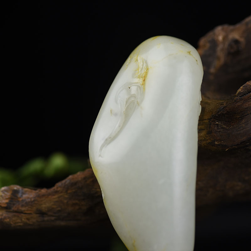 新疆天然籽料和田玉关公手把件-红掌柜