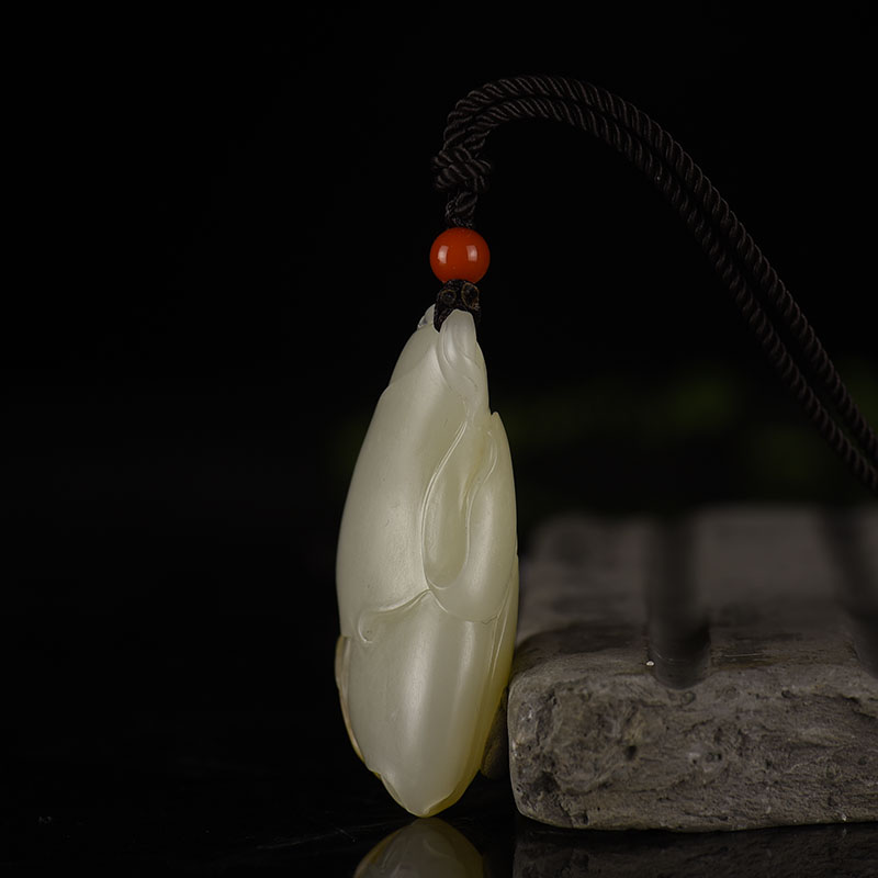 新疆天然籽料和田白玉吊坠-红掌柜