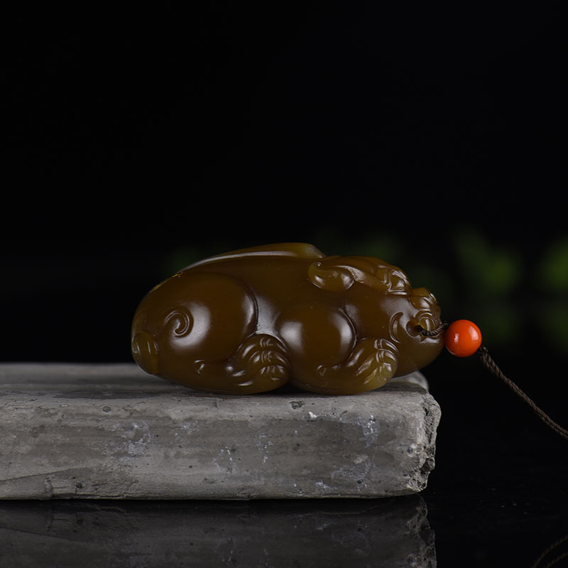 天然山料和田糖玉貔貅吊坠-红掌柜