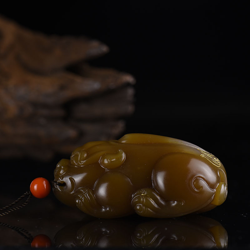 新疆山料和田糖玉貔貅吊坠-红掌柜