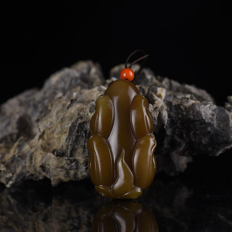 新疆天然和田糖玉貔貅吊坠-红掌柜